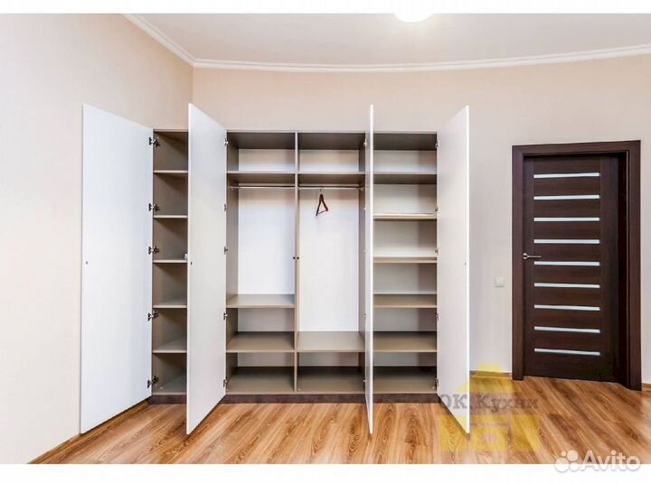 Шкаф с зеркалом