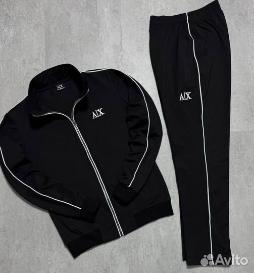 Костюмы для спорта Armani эргономичные