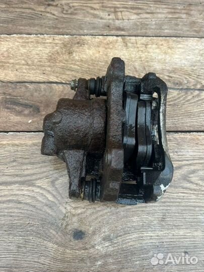 Тормозной суппорт передний правый Opel Corsa D 1.4