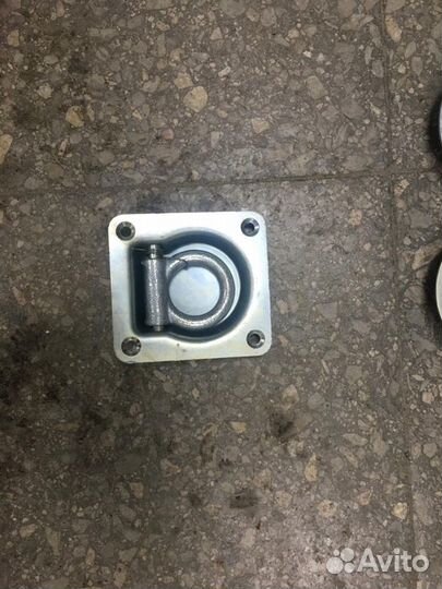 Петля крепления груза в пол