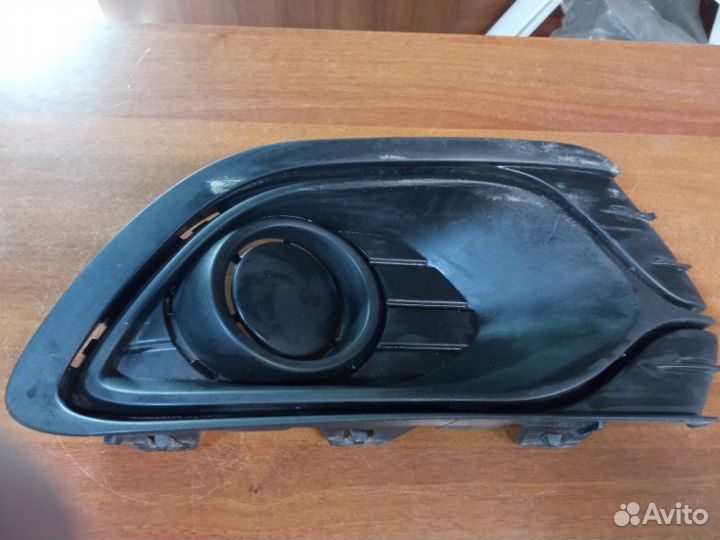 Решетка в бампер накладка птф передняя Renault