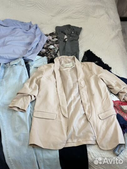 Много вещей на девушку 44