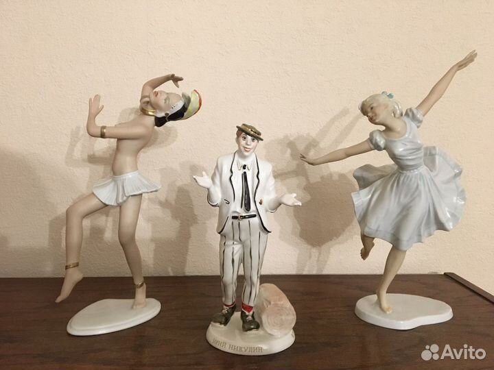 Фарфоровая статуэтка 
