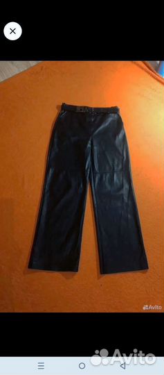 Кожаные брюки утеплённые с блузкой