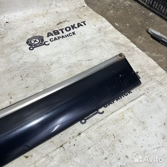 Молдинг передний правый Mercedes W210