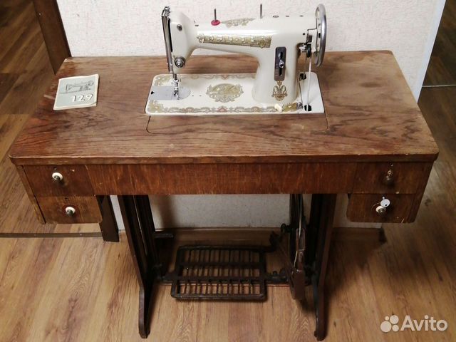 Швейная машина LADA 129