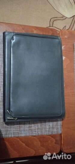 Кожаная папка для документов в хорошем состоянии