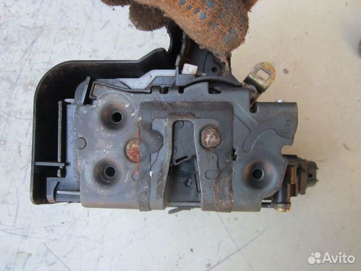 Замок двери передней правой Форд Фокус 2 С Мах