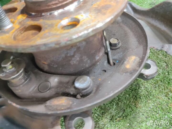 Кулак задний правый Lexus GS300 (S160) 2001