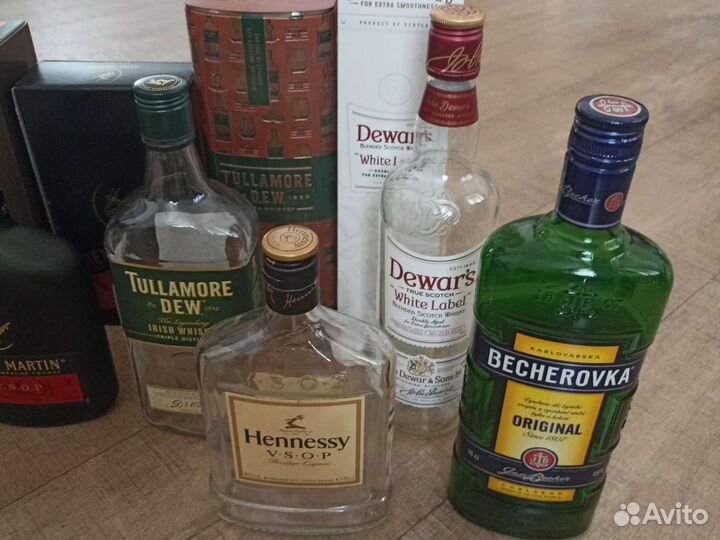 Бутылки с коробками от элитного алкоголя