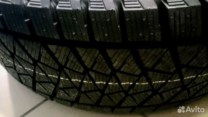 Bridgestone Blizzak DM-V2 255/55 R18 109T