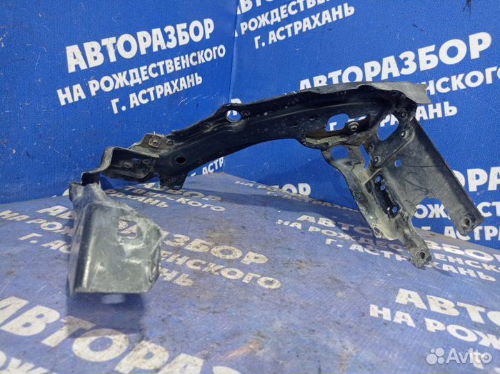 Рамка фары Mercedes-Benz W211 седан 2007