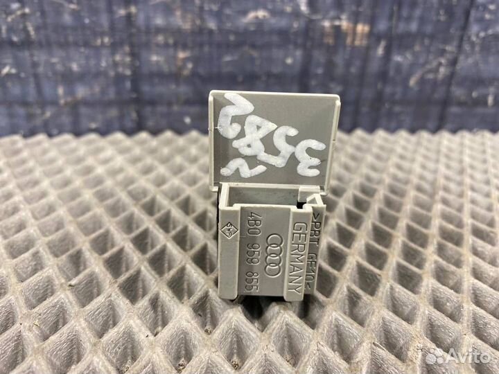 Кнопка стеклоподъемника Audi Allroad C5 ARE 2002