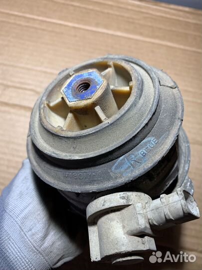 Подушка двигателя 4E0199381