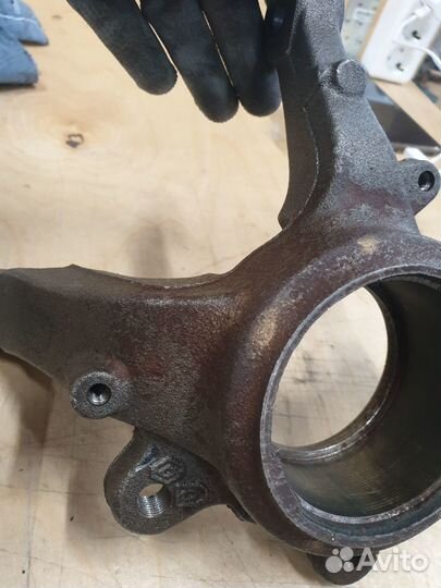 Поворотный кулак левый LADA Largus Renault Logan