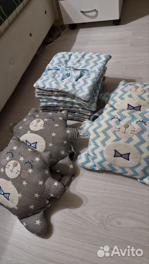 Бортики и постельное белье в кроватку