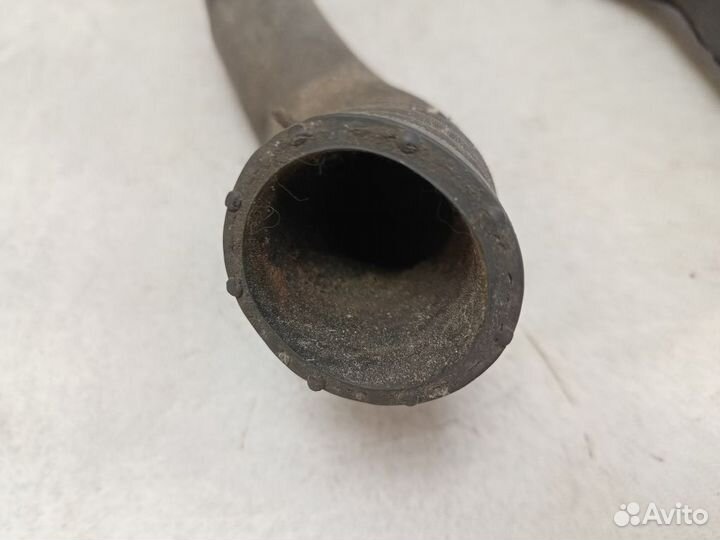 Патрубок системы охлаждения 8D0121101AH