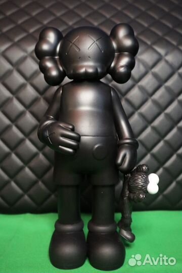 Kaws Grey с игрушкой (32 см)