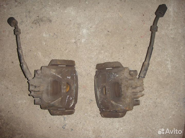 Суппорт передний левый правый Citroen Berlingo B9