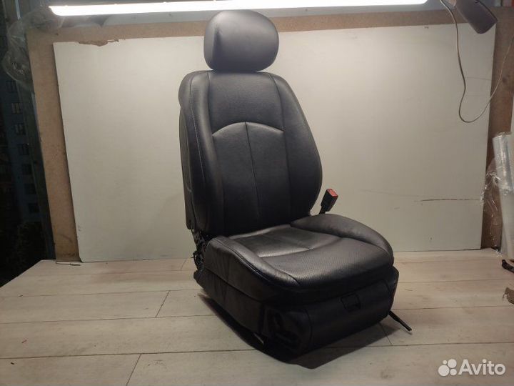 Сиденье переднее правое Mercedes E-Class W211