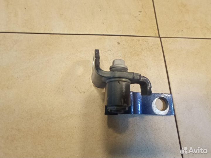 Петля двери задней правой нижняя Ford Focus 3 CB8