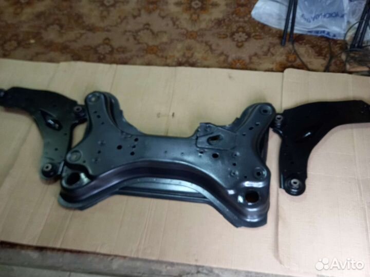 Подрамник с рычагами