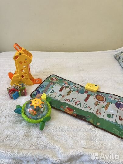 Игрушки Fisher Price пакетом музыкальные