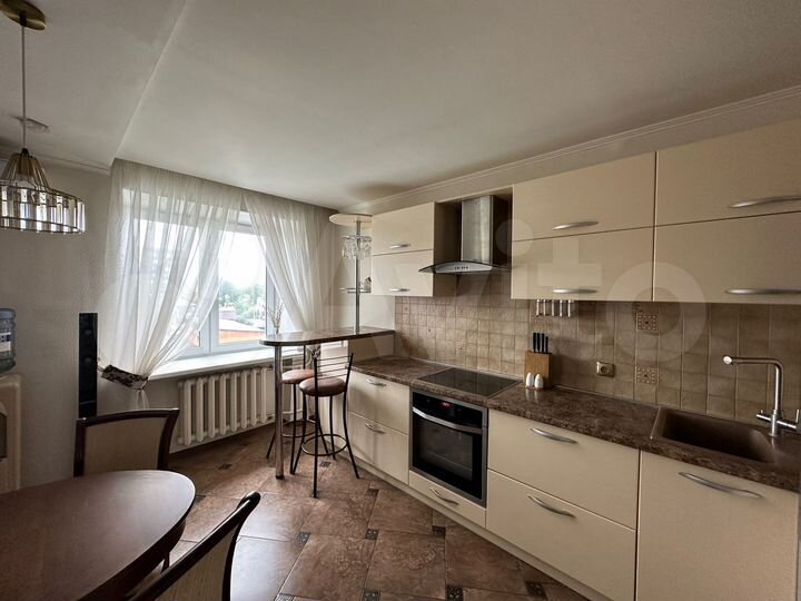 2-к. квартира, 67 м², 4/10 эт.