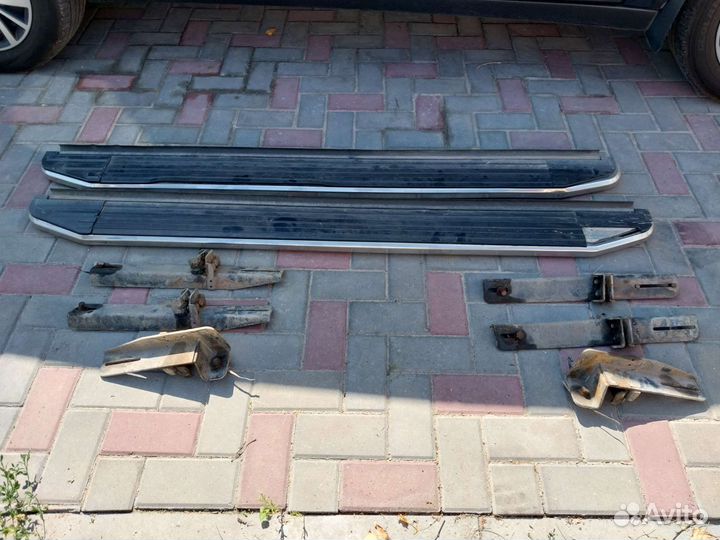 Пороги б/у для Mitsubishi Outlander с креплением