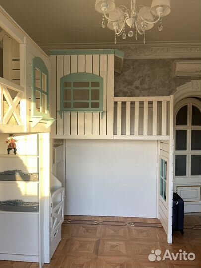 Детская двухярусная кровать домик