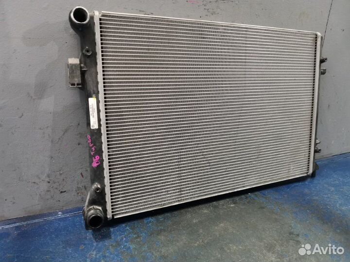 Радиатор охлаждения Volkswagen Passat B6 1.8T