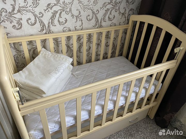 Детская кроватка