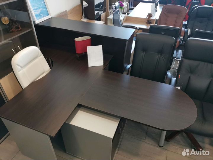 Офисный стол для руководителя новый в упаковке