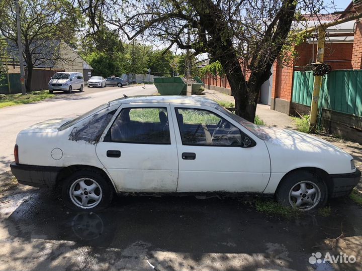 Opel Vectra 2.0 AT, 1990, битый, 250 000 км