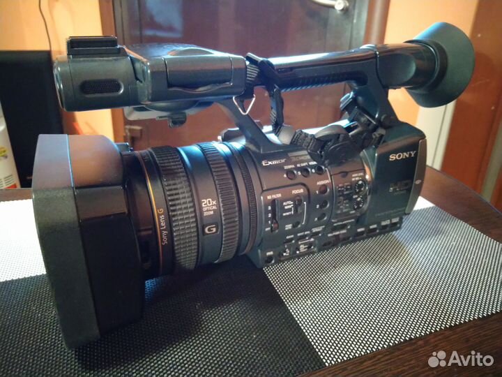 Видеокамера Sony HDR-AX2000 компл. для видеосъемки