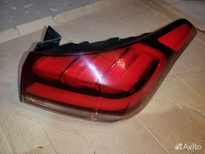 Фонарь задний правый Genesis G80