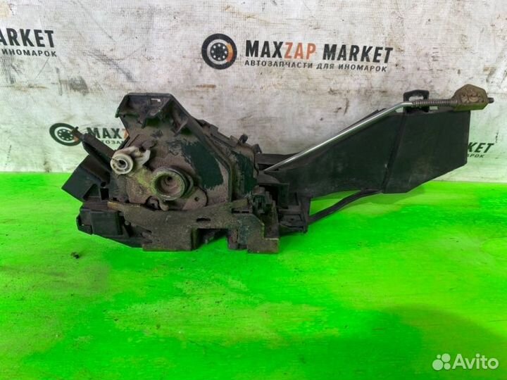 Замок двери передний правый Ford Focus 1 1.6 2004