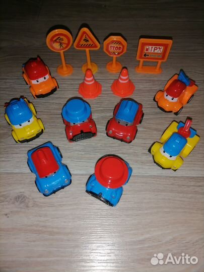 Набор машинок в контейнере