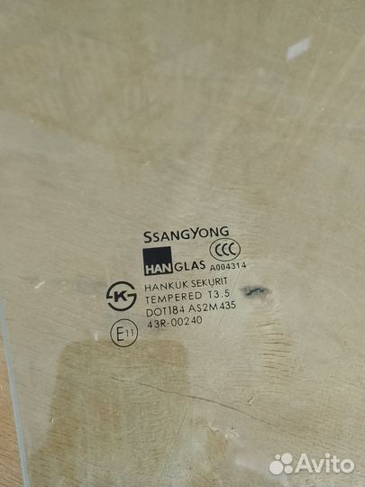 Cтекло двери переднее правое SsangYong Kyron