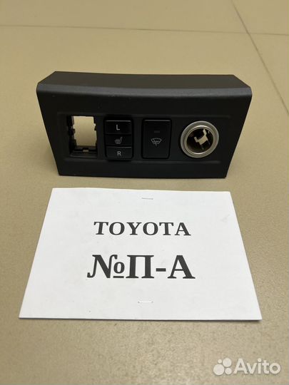 Детали салона Toyota RAV4 30