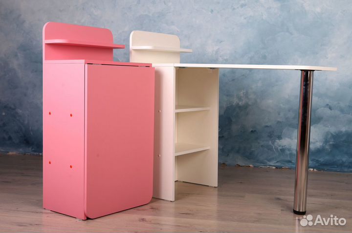 Маникюрный столик