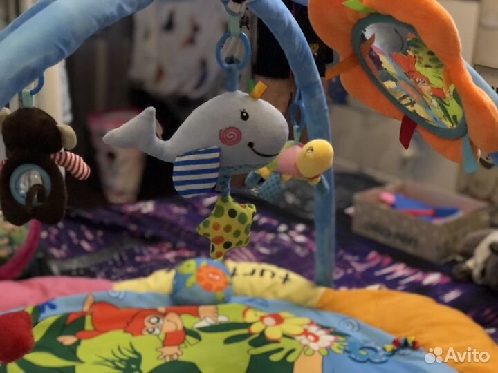 Развивающий коврик с дугами