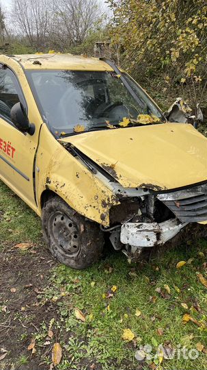 Renault Logan 1.4 МТ, 2012, битый, 300 000 км
