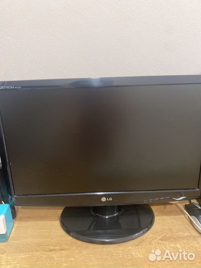 Монитор для компьютера LG и системный блок