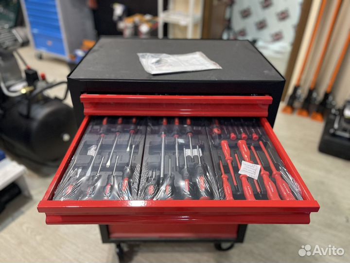 Подкатная тележка 7 ящиков 101 предмет