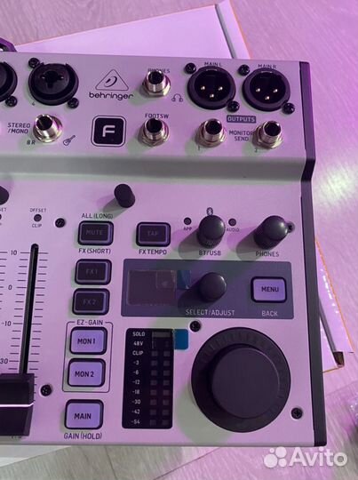 Цифровой микшерный пульт Behringer flow 8