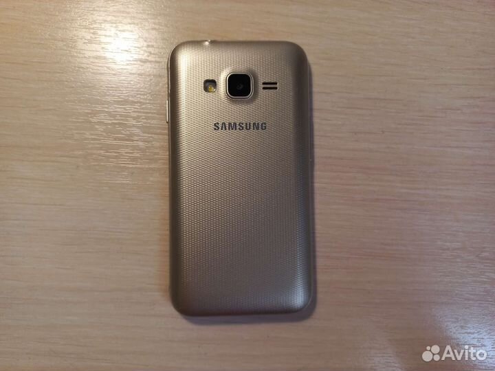 Телефон Samsung-J106F