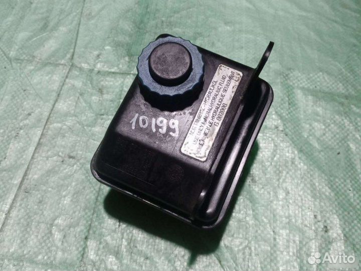 Бачок гидроусилителя Audi 80 B3 седан 1.8I 1988