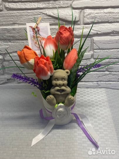 Букет цветов из мыла в корзине