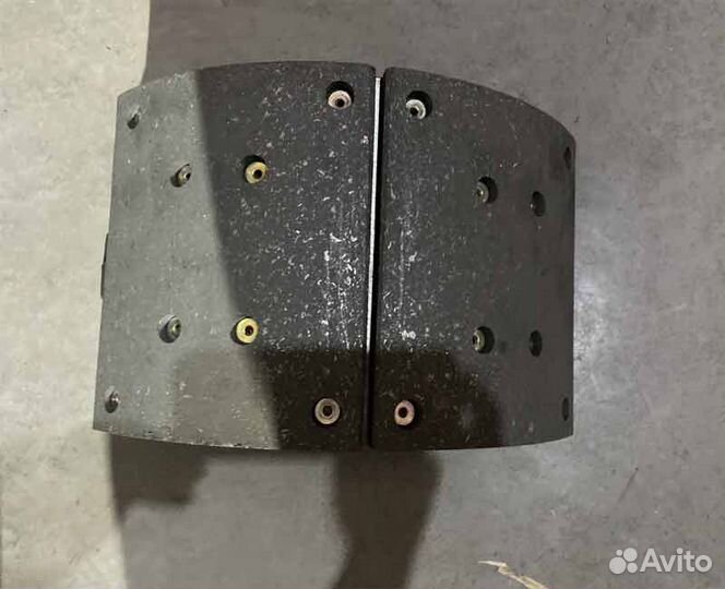 Колодка тормозная 410x220 чугун с роликом MAN 81.5